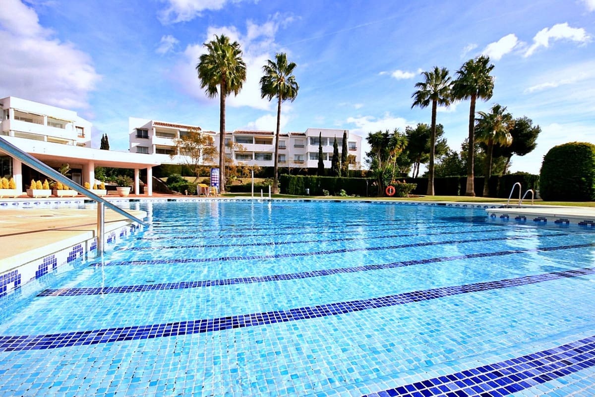 2 soveværelse Lejlighed til salg i Miraflores med swimmingpool garage - € 329.950 (Ref: 9158171)