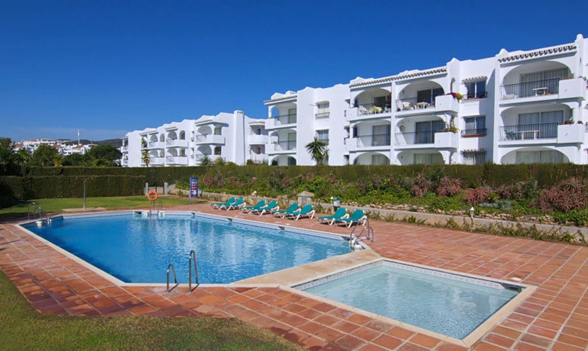 2 soveværelse Lejlighed til salg i Miraflores med swimmingpool garage - € 329.950 (Ref: 9158171)