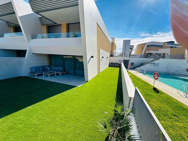 3 soveværelse Byhus til leje i El Chaparral, Mijas med swimmingpool garage - € 3.950 (Ref: 9162855)