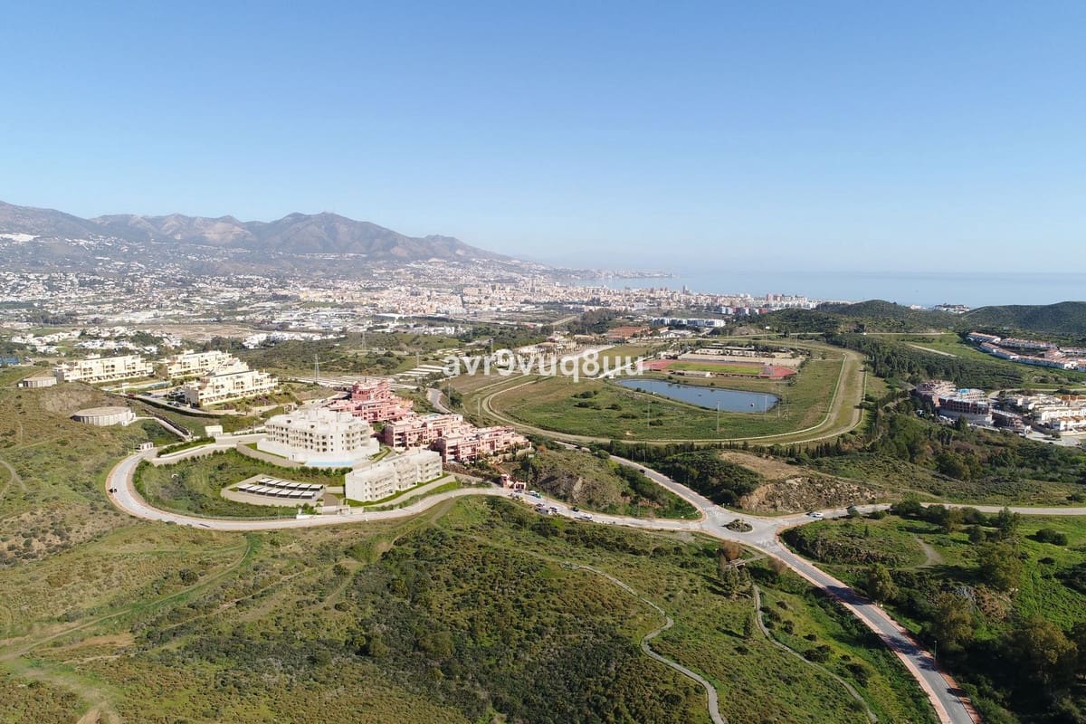 2 bedroom Apartment for sale in Mijas Costa with pool - € 393,000 (Ref: 9181705)