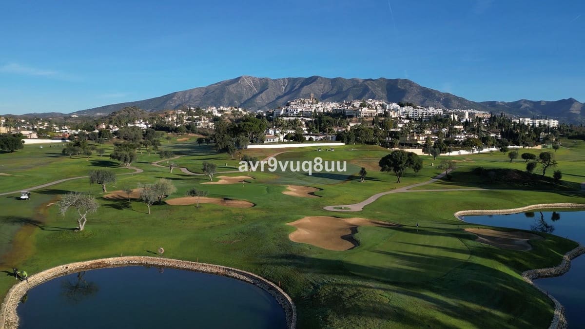 2 bedroom Apartment for sale in Mijas Costa with pool - € 393,000 (Ref: 9181705)
