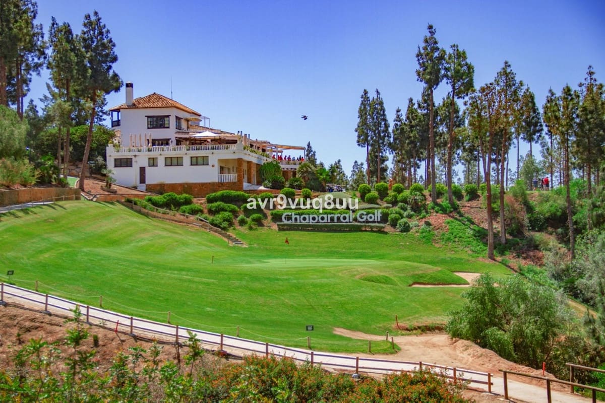 2 bedroom Apartment for sale in Mijas Costa with pool - € 393,000 (Ref: 9181705)
