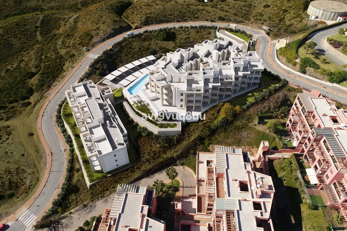 2 bedroom Apartment for sale in Mijas Costa with pool - € 393,000 (Ref: 9181705)