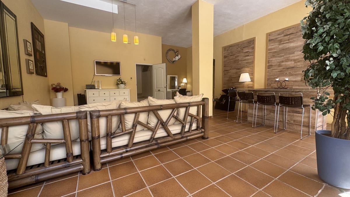 4 sypialnia Dom na sprzedaż w Calahonda z basenem garażem - 699 950 € (Ref: 9188928)