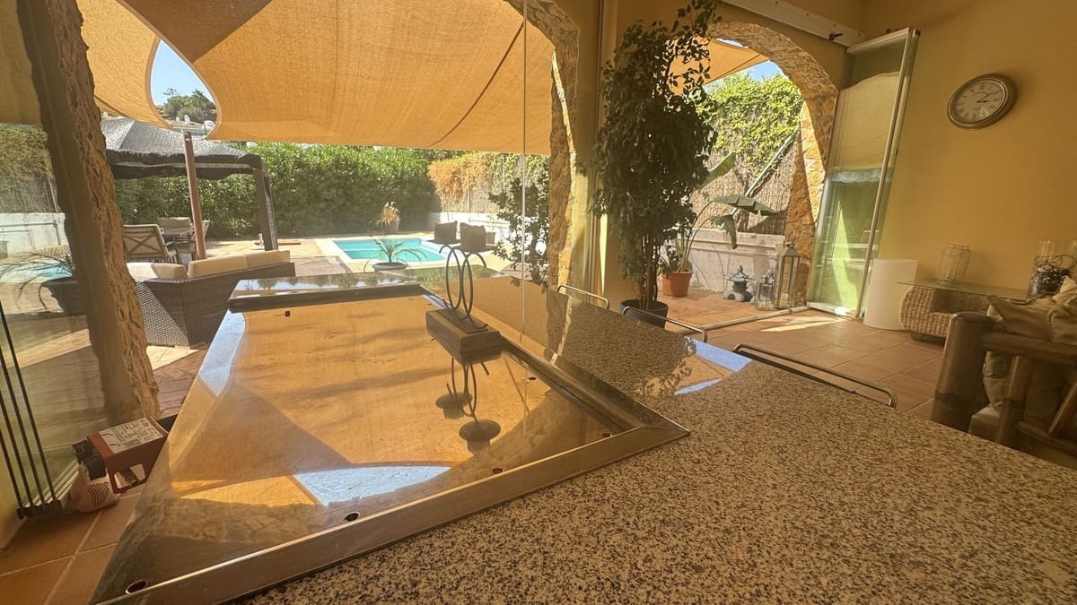 4 sypialnia Dom na sprzedaż w Calahonda z basenem garażem - 699 950 € (Ref: 9188928)