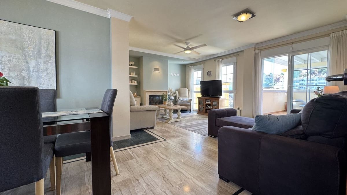 4 bedroom Townhouse for sale in Calahonda with pool garage - € 699,950 (Ref: 9188928)