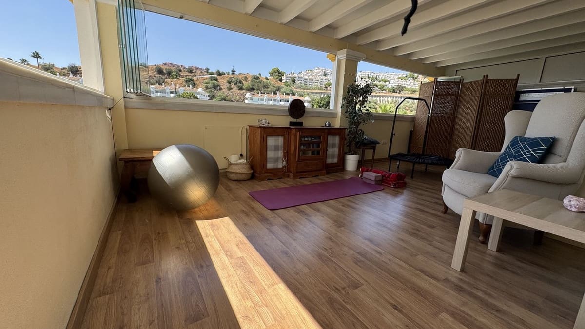 4 bedroom Townhouse for sale in Calahonda with pool garage - € 699,950 (Ref: 9188928)