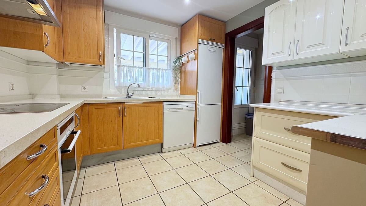 4 bedroom Townhouse for sale in Calahonda with pool garage - € 699,950 (Ref: 9188928)