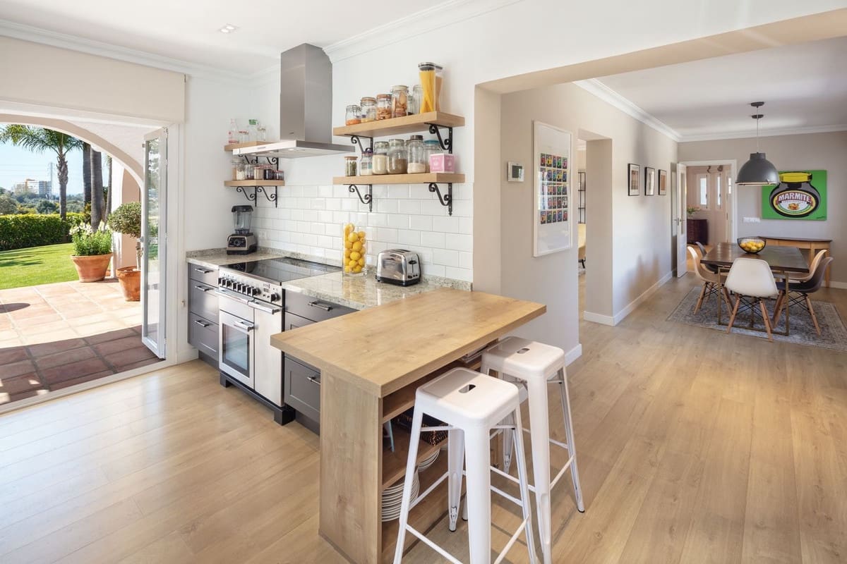 5 soverom Villa til salgs i El Rosario med svømmebasseng garasje - € 1 795 000 (Ref: 9205569)