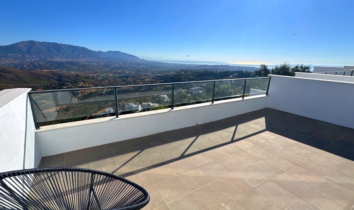 4 bedroom Townhouse for sale in La Mairena with pool garage - € 649,950 (Ref: 9229053)