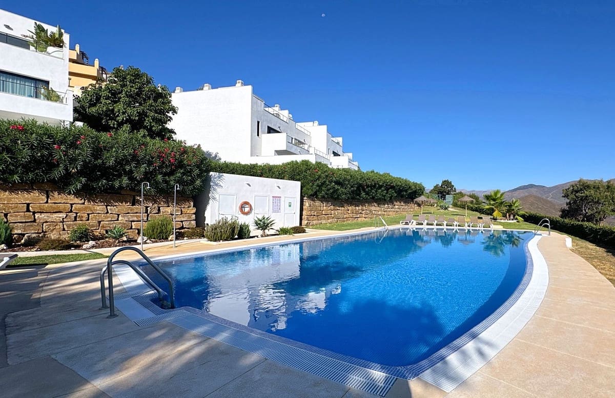 4 bedroom Townhouse for sale in La Mairena with pool garage - € 649,950 (Ref: 9229053)