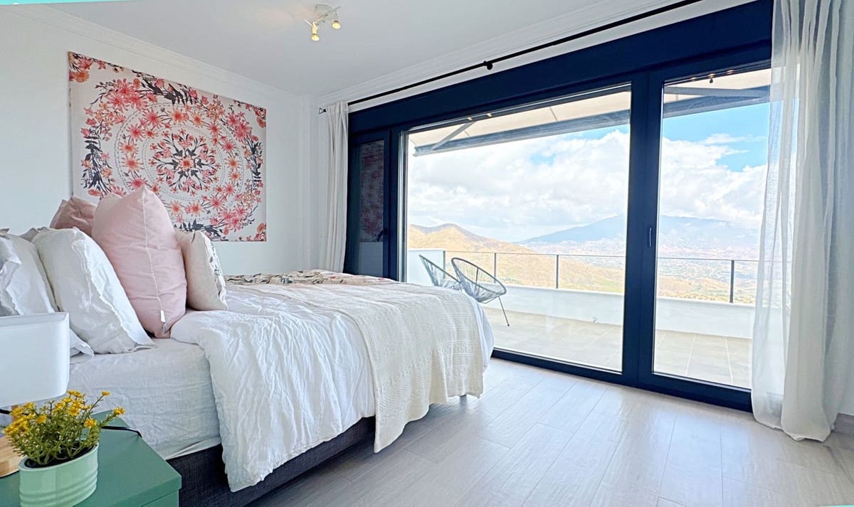 Casa de 4 habitaciones en La Mairena en venta con piscina garaje - 649.950 € (Ref: 9229053)