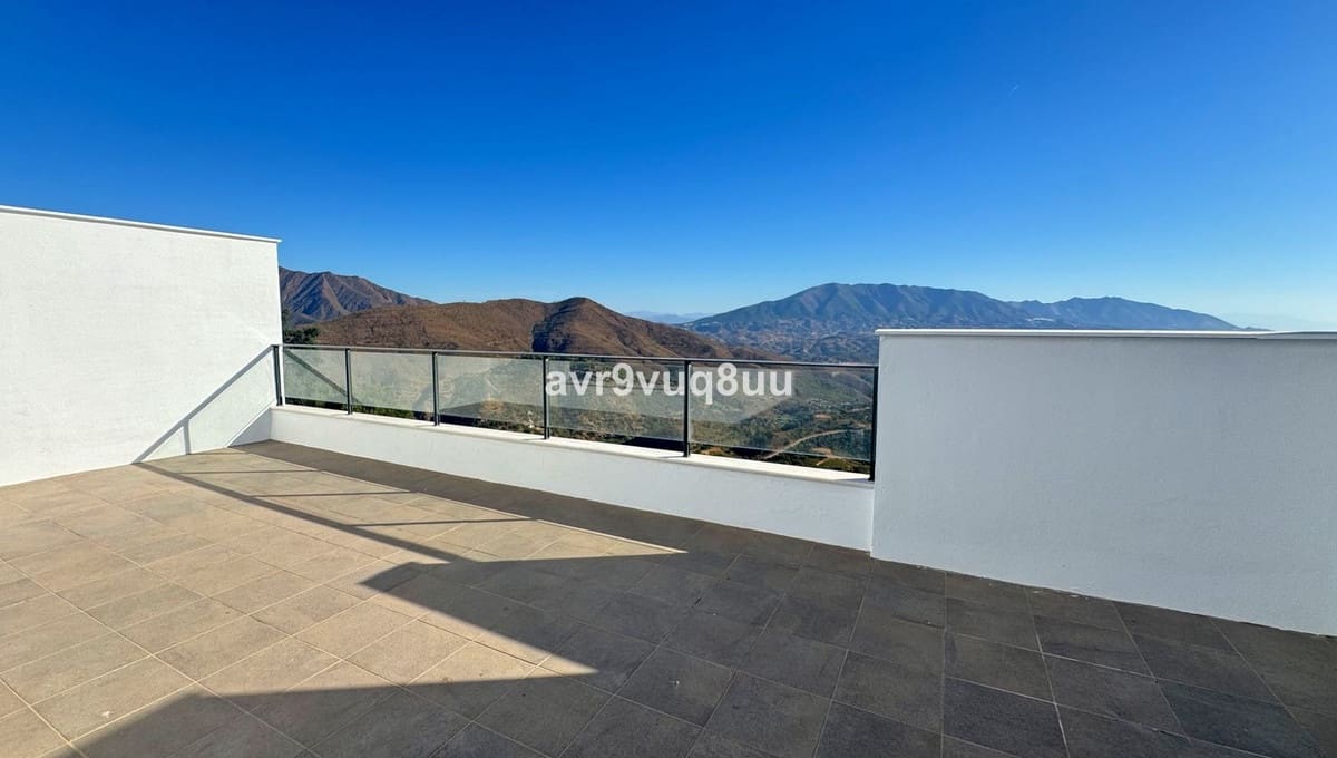 4 bedroom Townhouse for sale in La Mairena with pool garage - € 649,950 (Ref: 9229053)