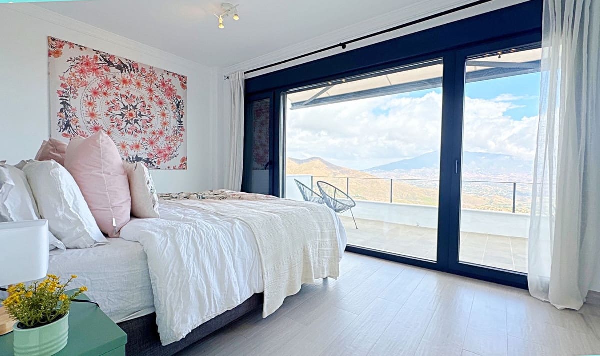 Casa de 4 habitaciones en La Mairena en venta con piscina garaje - 649.950 € (Ref: 9229053)