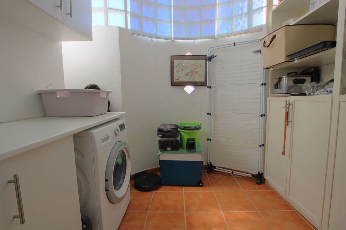 3 bedroom Penthouse for sale in Mijas Costa with pool garage - € 435,000 (Ref: 9257845)