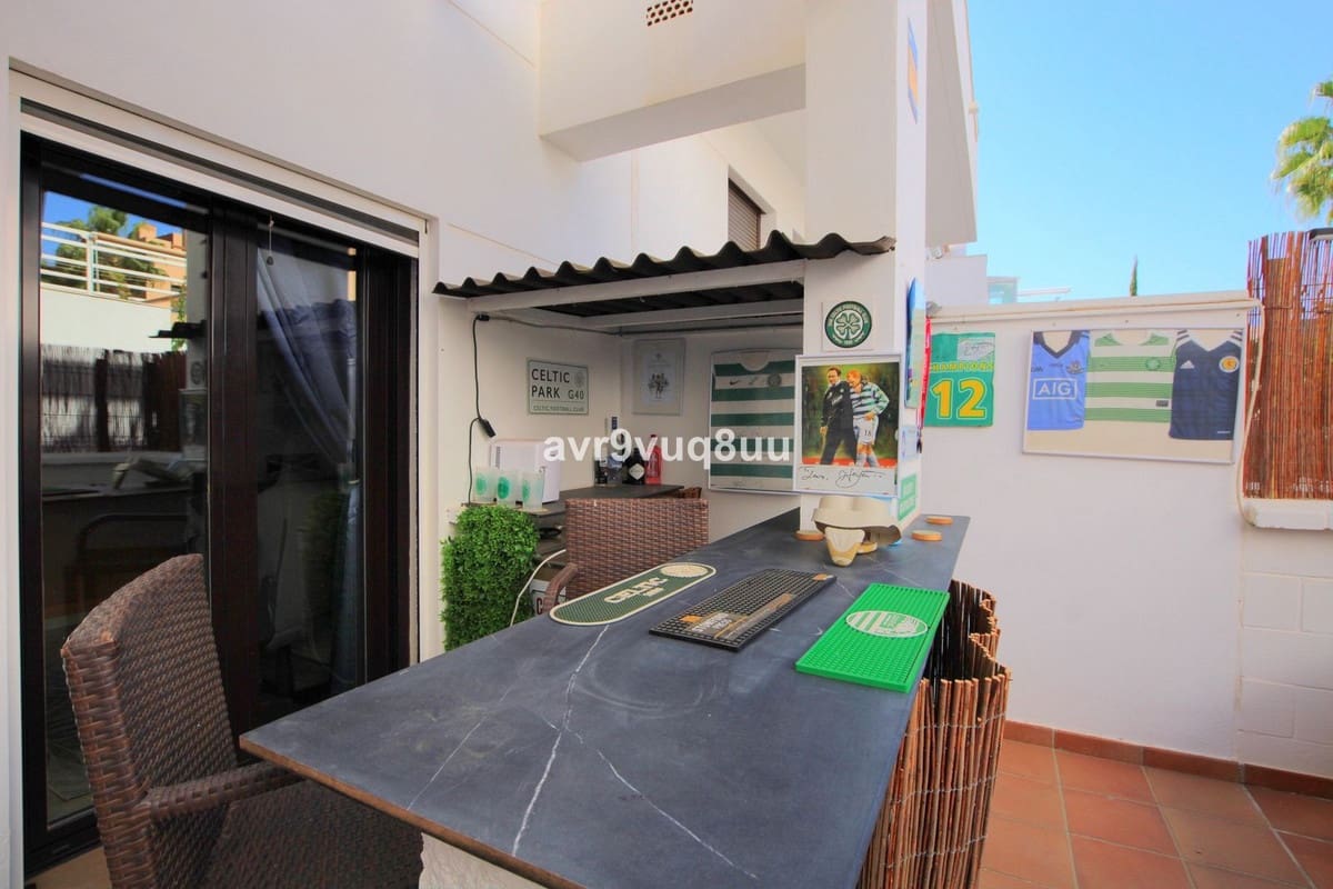 2 bedroom Apartment for sale in La Cala de Mijas with pool garage - € 375,000 (Ref: 9289767)