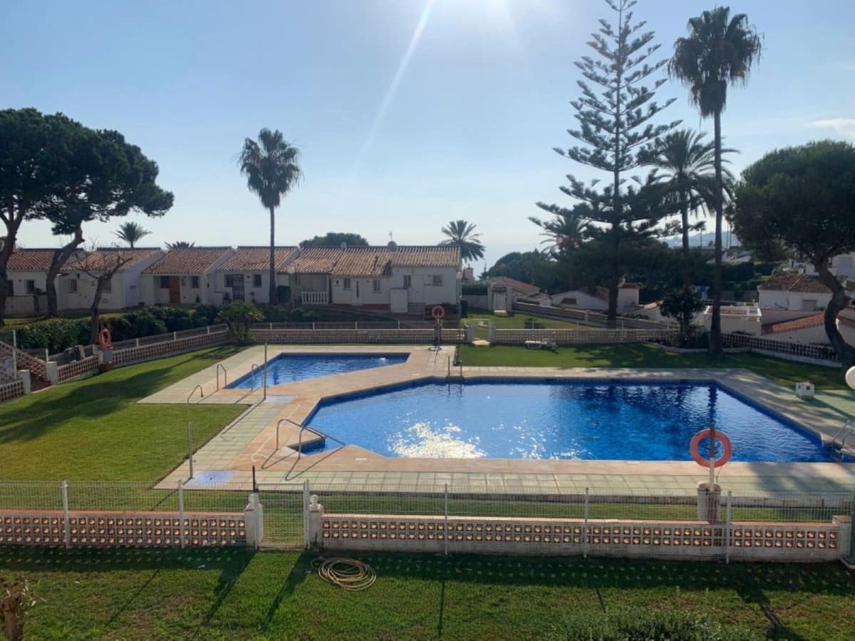 3 quarto Moradia Geminada para venda em La Cala de Mijas com piscina garagem - 550 000 € (Ref: 9311976)