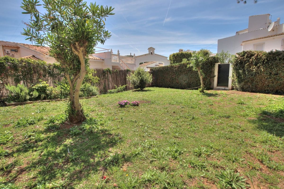 3 soverom Kjedet enebolig til salgs i La Cala de Mijas med svømmebasseng garasje - € 495 000 (Ref: 9311976)