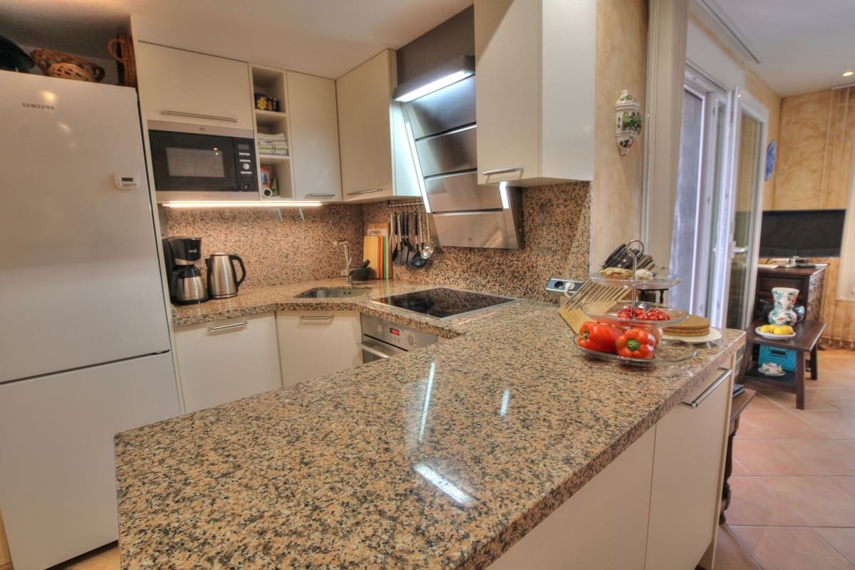 3 soveværelse Semi-Rækkehus til salg i La Cala de Mijas med swimmingpool garage - € 495.000 (Ref: 9311976)