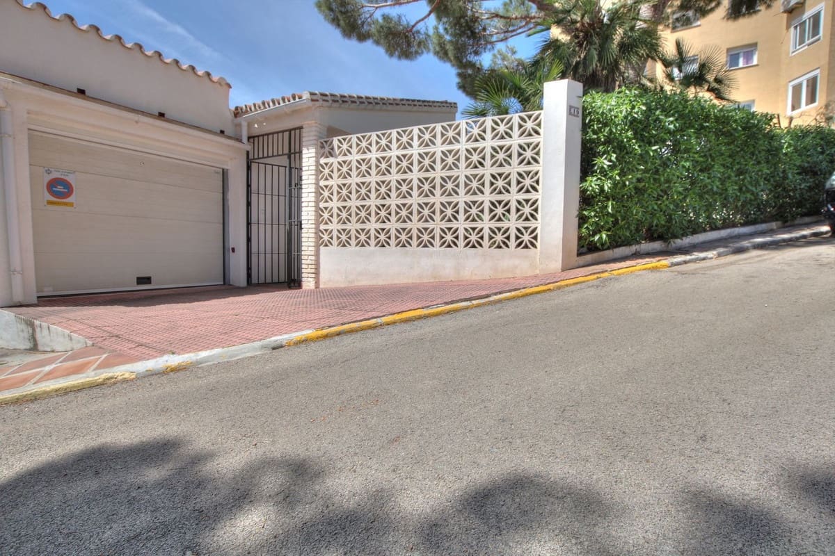 3 soveværelse Semi-Rækkehus til salg i La Cala de Mijas med swimmingpool garage - € 495.000 (Ref: 9311976)