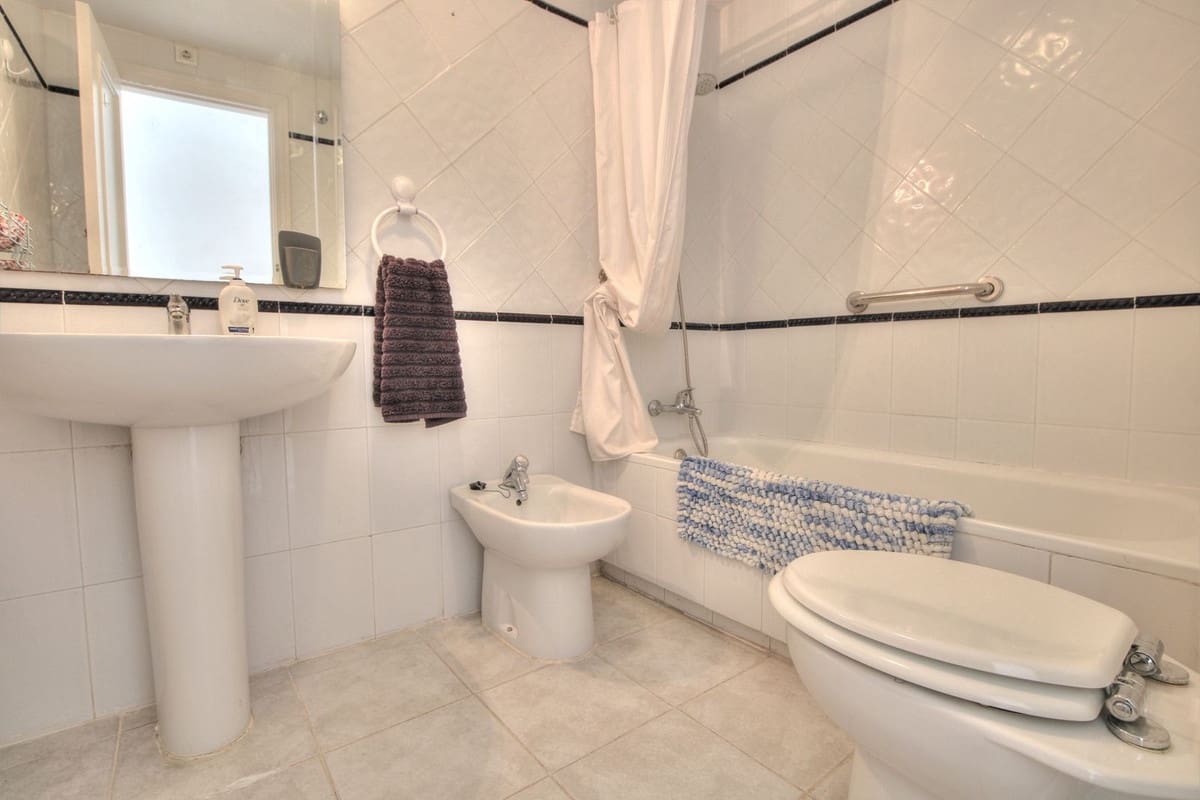 Apartamento de 3 habitaciones en Mijas Golf en venta con piscina garaje - 295.000 € (Ref: 9340120)