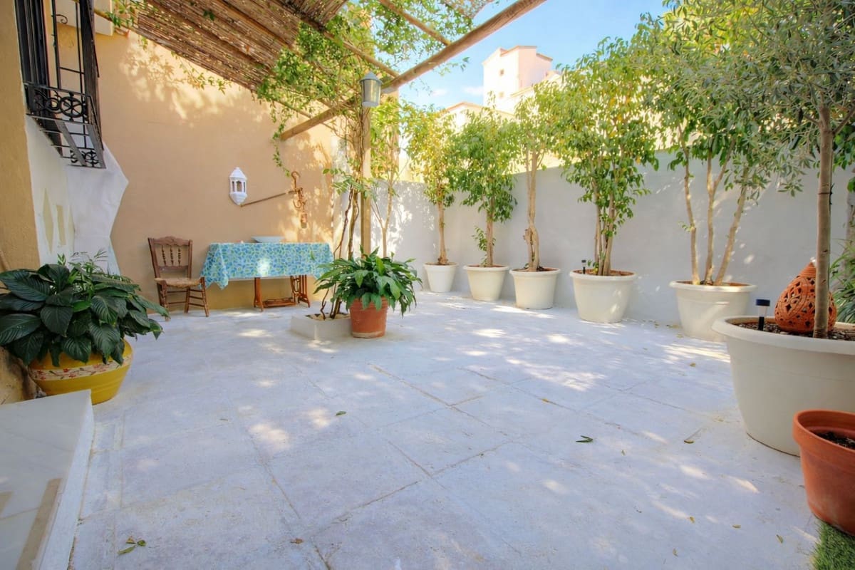 4 slaapkamer Halfvrijstaande villa te koop in El Coto met garage - € 375.000 (Ref: 9341794)