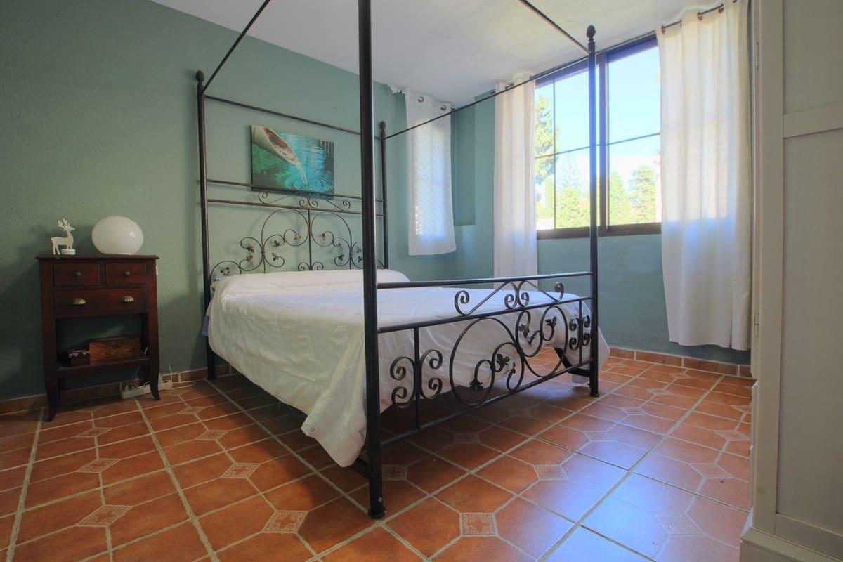 4 slaapkamer Halfvrijstaande villa te koop in El Coto met garage - € 375.000 (Ref: 9341794)