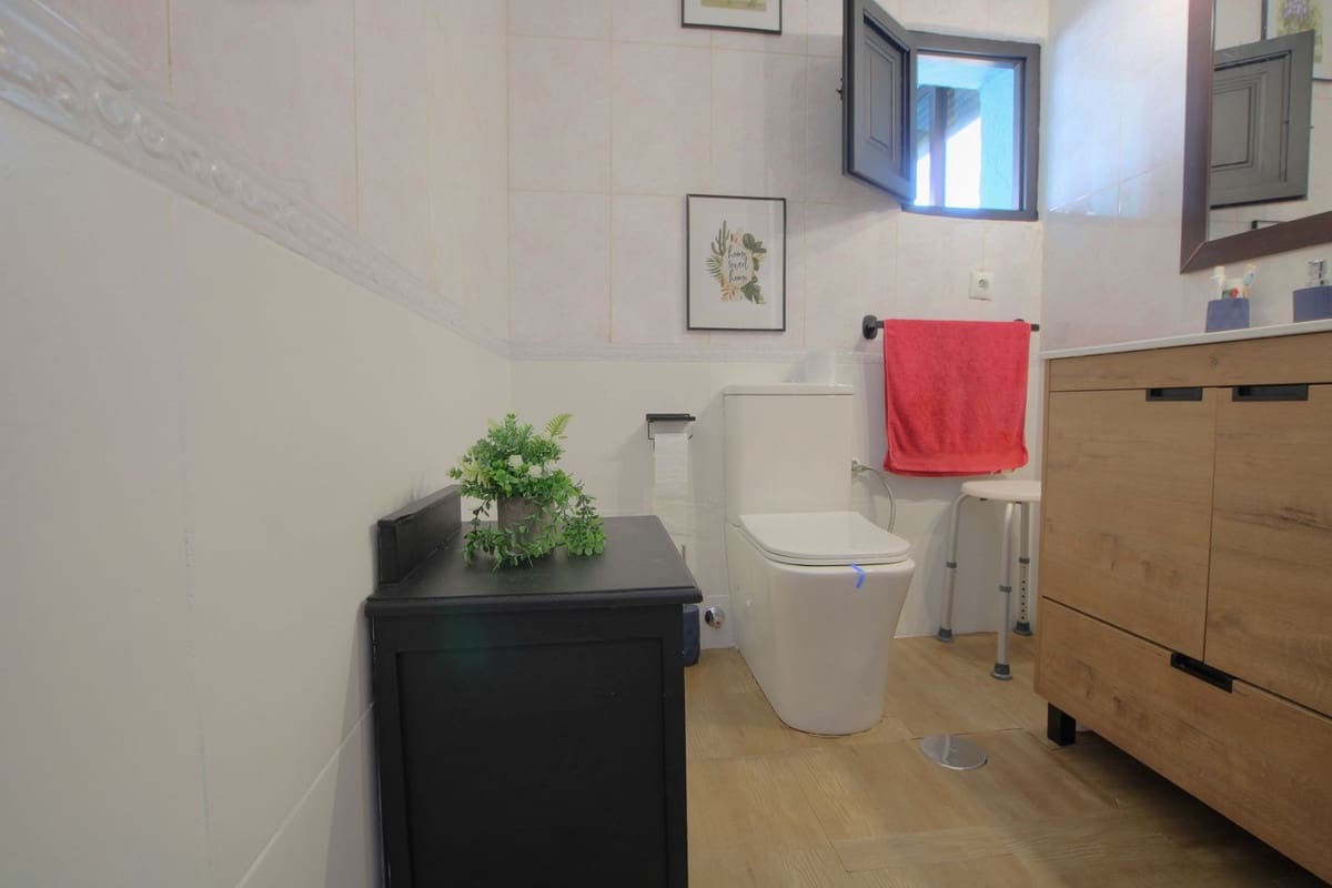 4 slaapkamer Halfvrijstaande villa te koop in El Coto met garage - € 375.000 (Ref: 9341794)