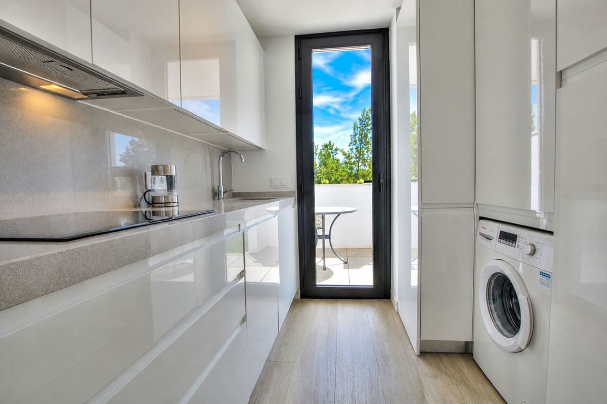 2 sypialnia Apartament na sprzedaż w La Cala de Mijas z basenem garażem - 495 000 € (Ref: 9357792)