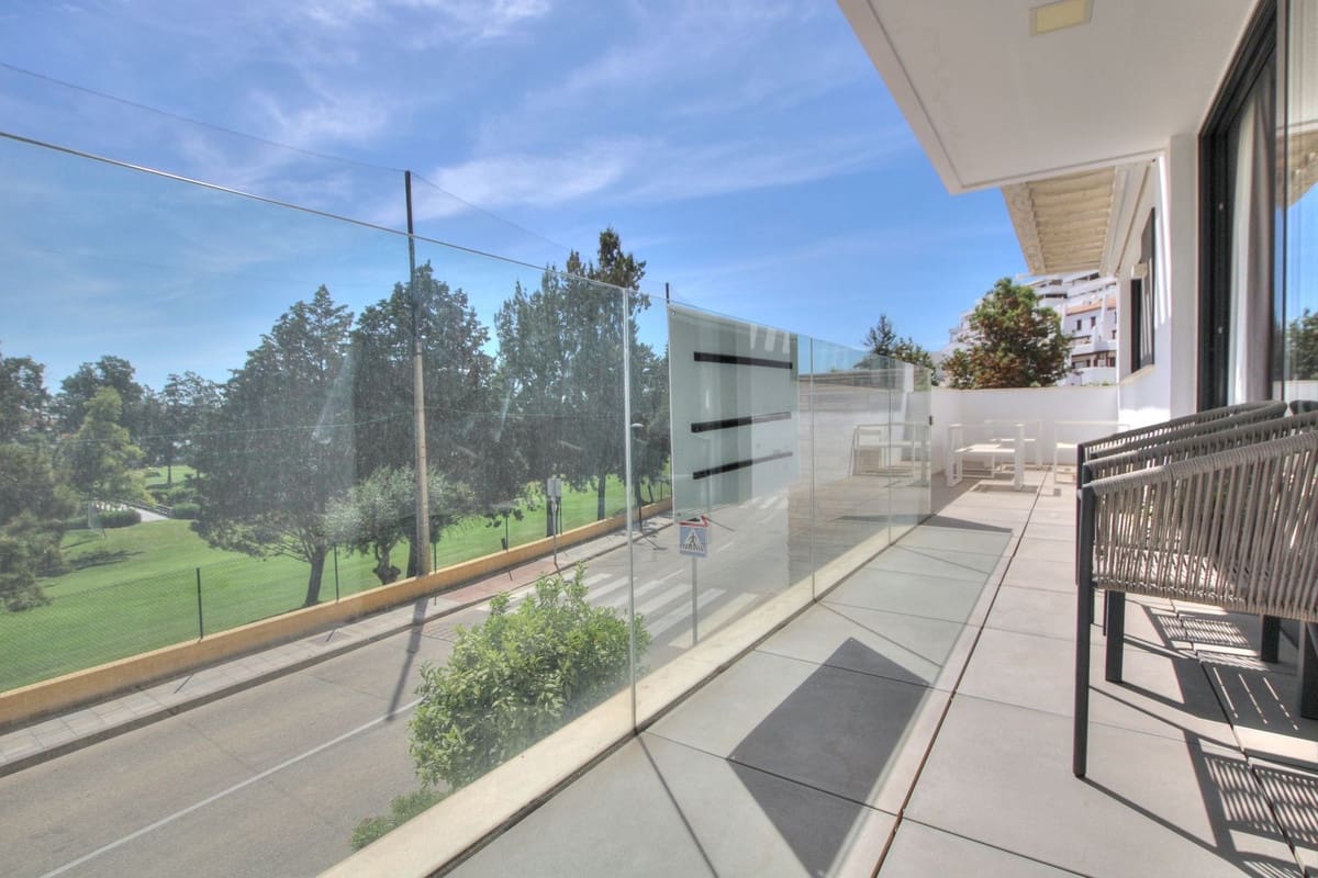 2 sypialnia Apartament na sprzedaż w La Cala de Mijas z basenem garażem - 495 000 € (Ref: 9357792)