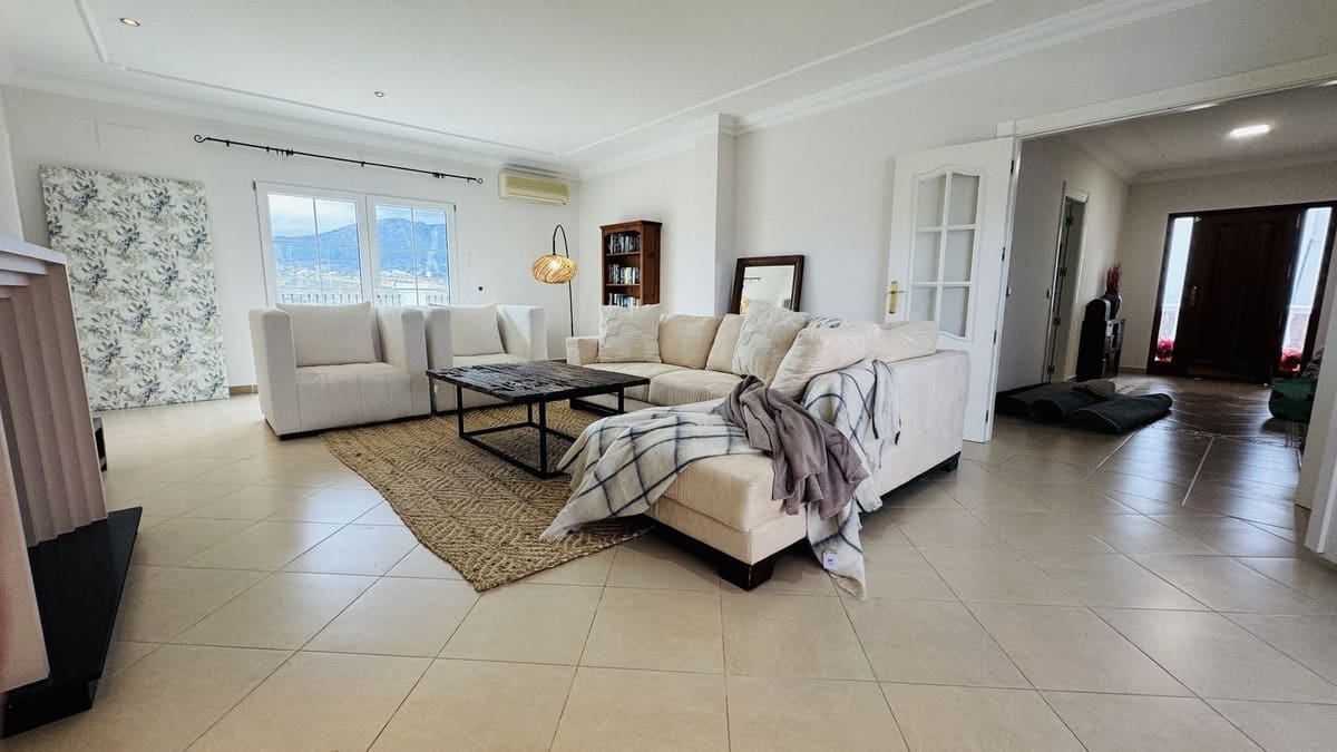 7 soveværelse Villa til salg i La Cala Golf med swimmingpool garage - € 1.250.000 (Ref: 9360517)