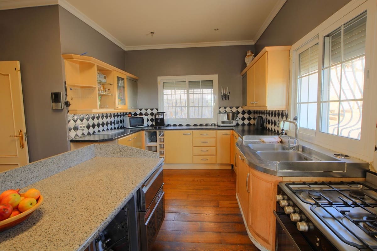 Chalet de 5 habitaciones en Mijas Golf en venta con piscina garaje - 975.000 € (Ref: 9378148)