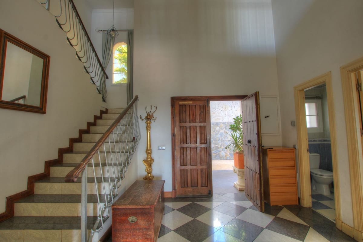 5 bedroom Villa for sale in Mijas Golf with pool garage - € 975,000 (Ref: 9378148)