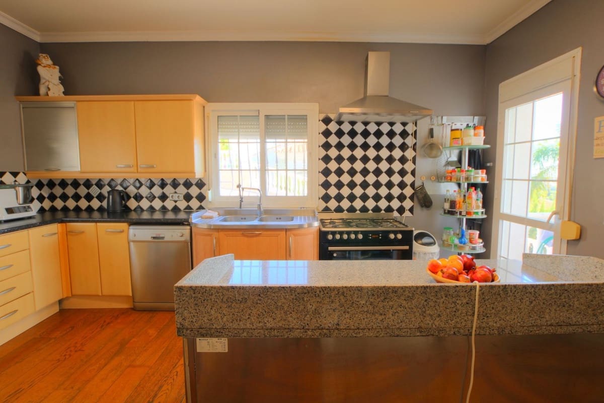 5 bedroom Villa for sale in Mijas Golf with pool garage - € 975,000 (Ref: 9378148)