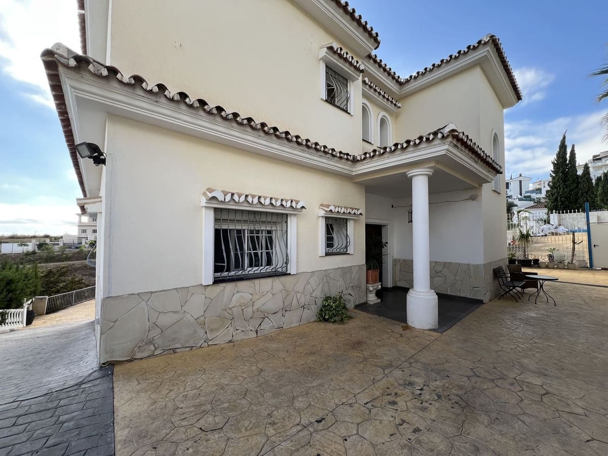 5 bedroom Villa for sale in Mijas Golf with pool garage - € 975,000 (Ref: 9378148)
