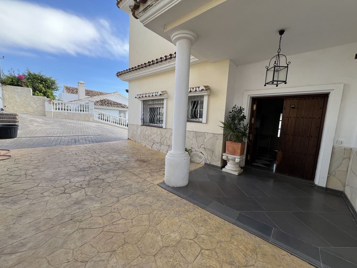 5 bedroom Villa for sale in Mijas Golf with pool garage - € 975,000 (Ref: 9378148)