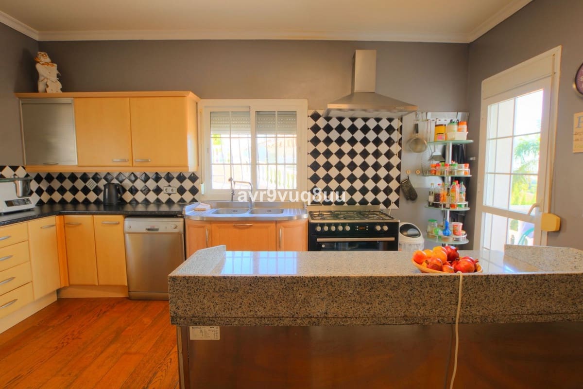 5 bedroom Villa for sale in Mijas Golf with pool garage - € 975,000 (Ref: 9378148)