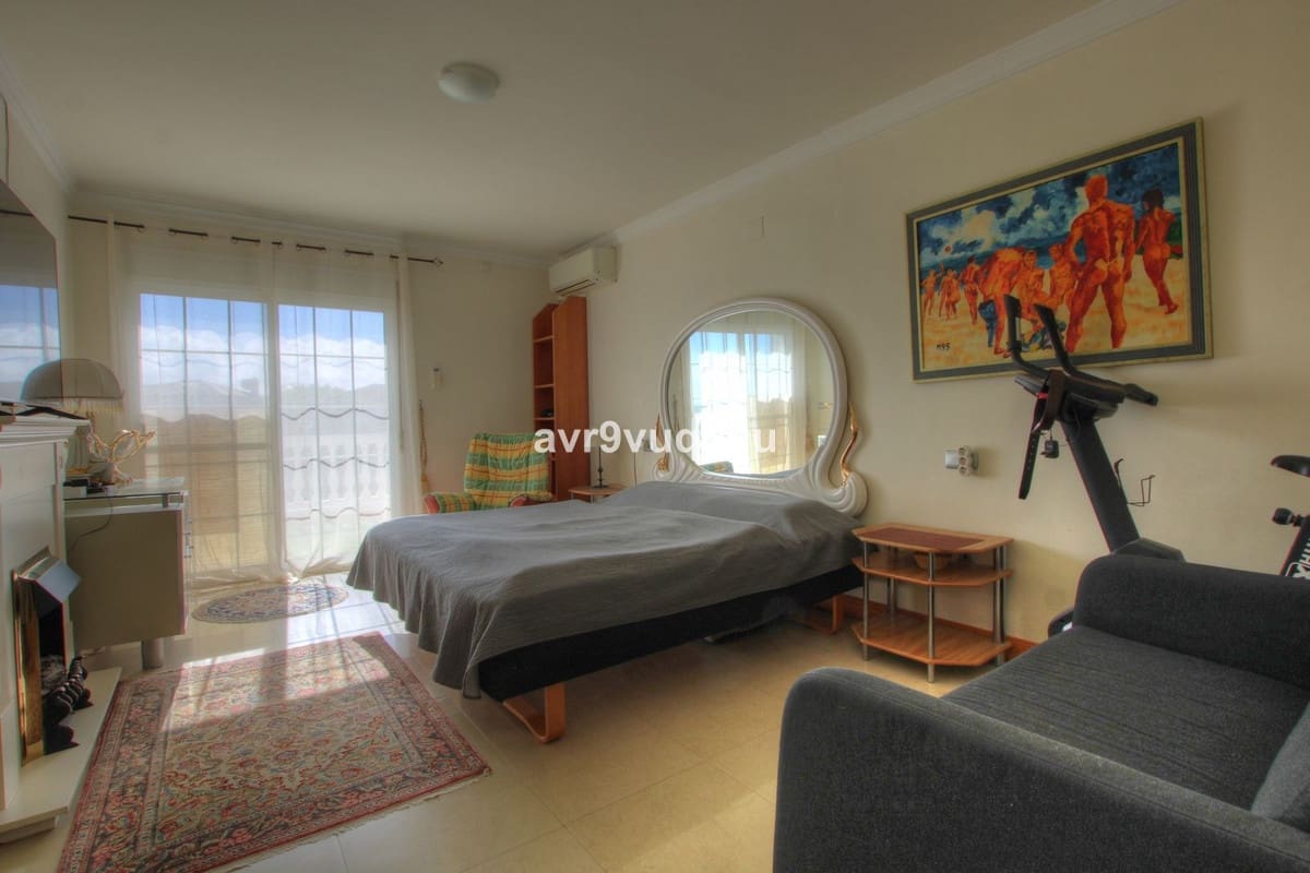 5 bedroom Villa for sale in Mijas Golf with pool garage - € 975,000 (Ref: 9378148)