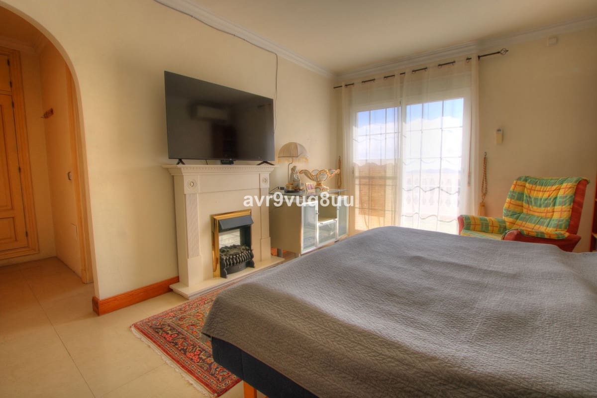 5 bedroom Villa for sale in Mijas Golf with pool garage - € 975,000 (Ref: 9378148)
