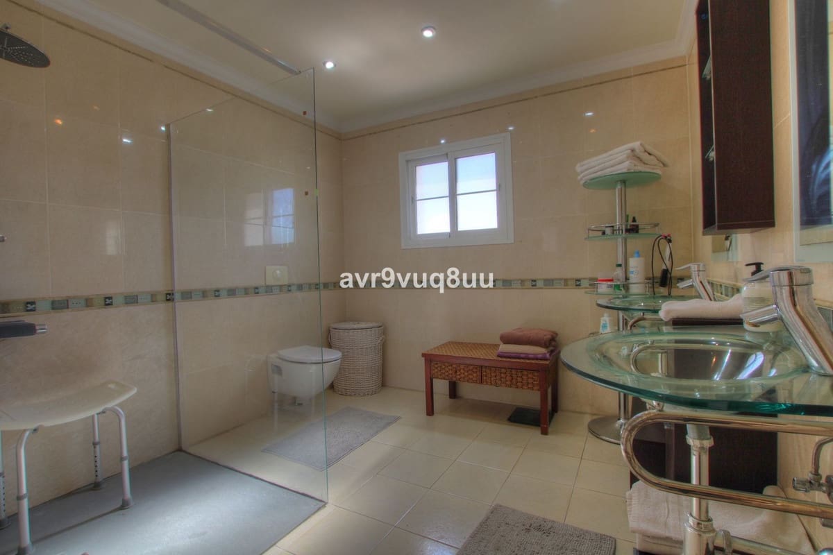 5 bedroom Villa for sale in Mijas Golf with pool garage - € 975,000 (Ref: 9378148)