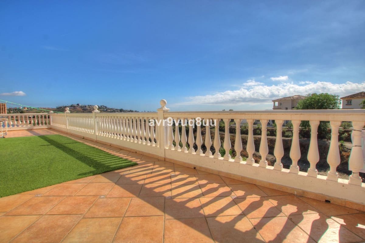 5 bedroom Villa for sale in Mijas Golf with pool garage - € 975,000 (Ref: 9378148)