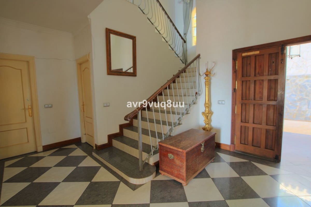 5 bedroom Villa for sale in Mijas Golf with pool garage - € 975,000 (Ref: 9378148)