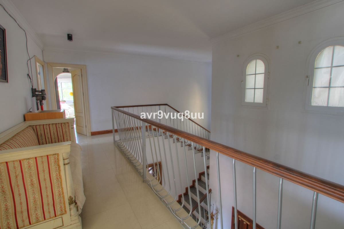 5 bedroom Villa for sale in Mijas Golf with pool garage - € 975,000 (Ref: 9378148)