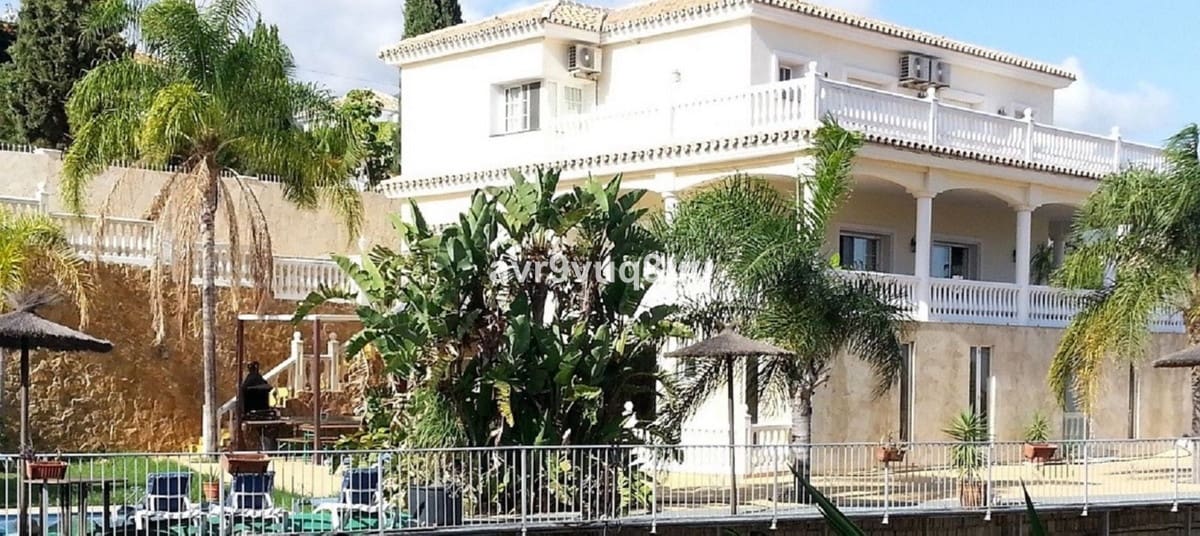 5 bedroom Villa for sale in Mijas Golf with pool garage - € 975,000 (Ref: 9378148)