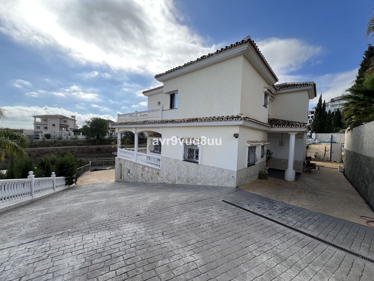 5 bedroom Villa for sale in Mijas Golf with pool garage - € 975,000 (Ref: 9378148)