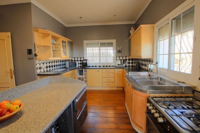 5 bedroom Villa for sale in Mijas Golf, Mijas with pool garage - € 975,000 (Ref: 9378148)