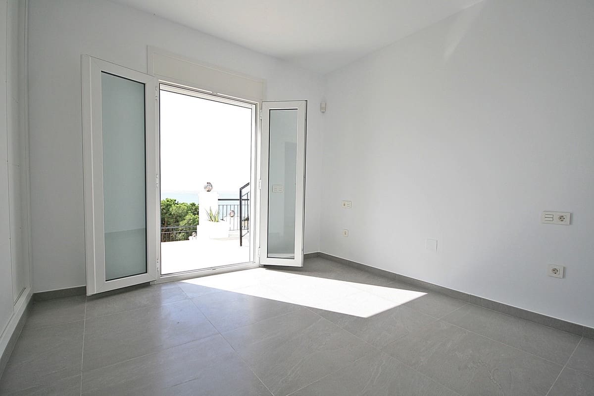 4 bedroom Villa for sale in Riviera del Sol with pool garage - € 1,750,000 (Ref: 9402673)