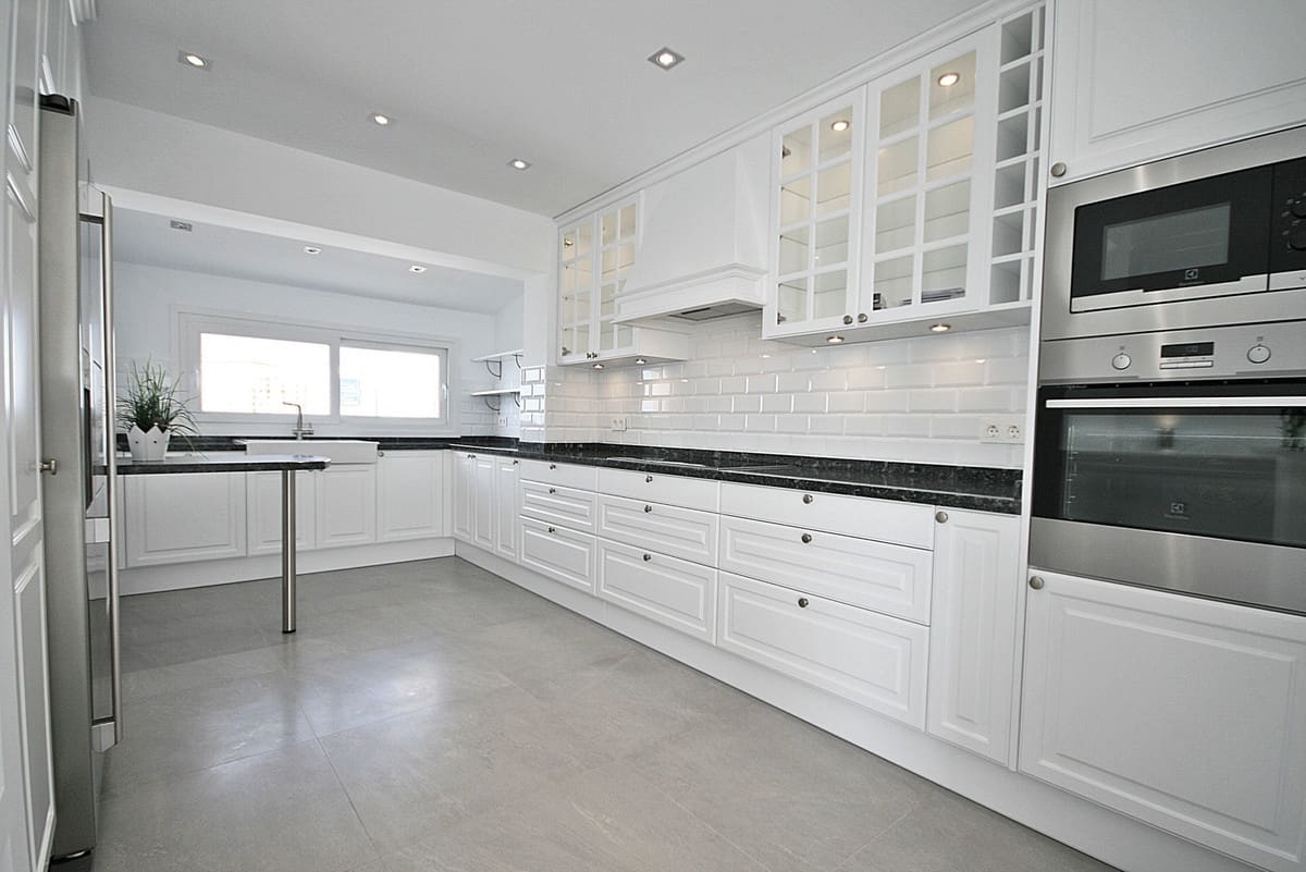 4 Zimmer Villa zu verkaufen in Riviera del Sol mit Pool Garage - 1.750.000 € (Ref: 9402673)