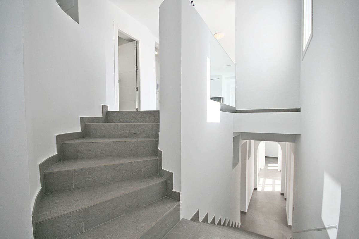4 Zimmer Villa zu verkaufen in Riviera del Sol mit Pool Garage - 1.750.000 € (Ref: 9402673)