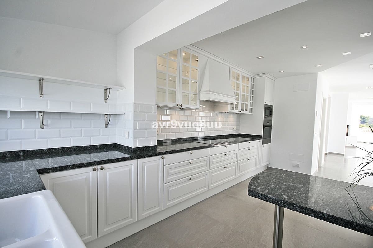 4 bedroom Villa for sale in Riviera del Sol with pool garage - € 1,750,000 (Ref: 9402673)